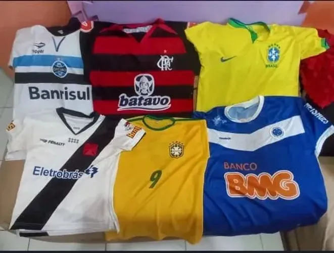 12 camisas de time de futebol troco por algo do meu interesse.