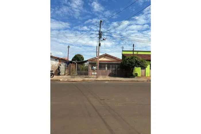 EXCELENTE OPORTUNIDADE DE INVESTIMENTO- CASA À VENDA COM GRANDE PONTECIAL DE RENDA RECORRE