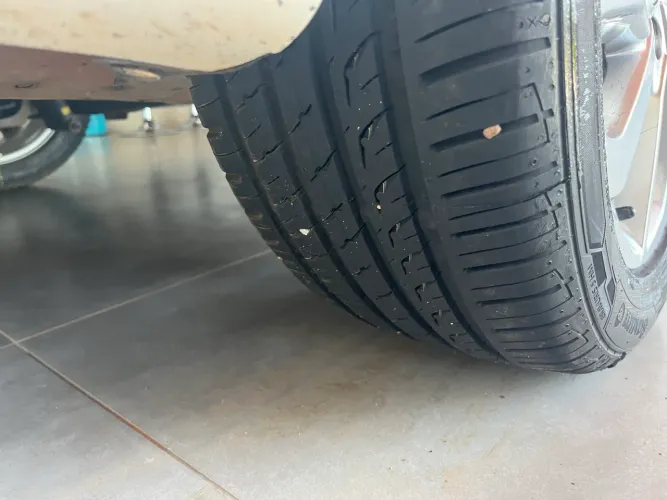 Pneus 225/50 R 17 Continental.