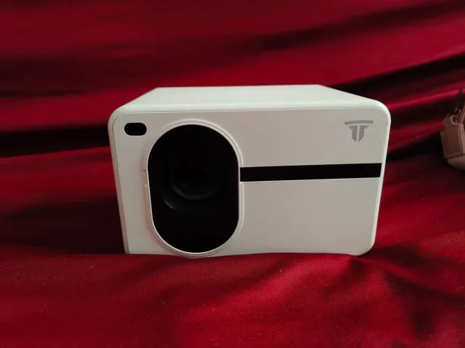 Mini projetor com controle remoto