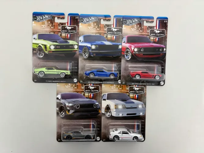 Hot Wheels mustang set completo