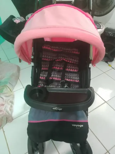 Carrinho de bebê menina