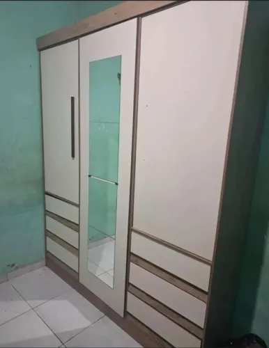 VENDO GUARDA ROUPA 3 PORTAS COM ESPELHO