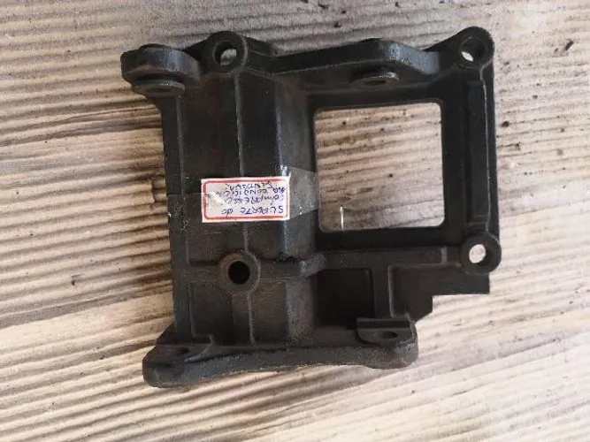 Suporte do compressor de ar condicionado Santana