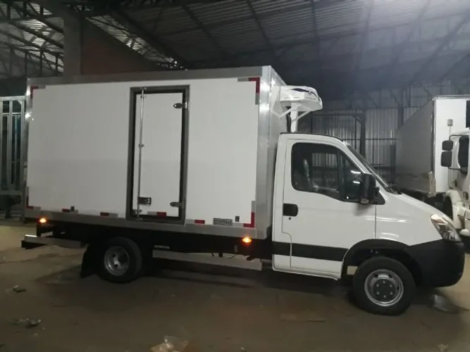 Baú Refrigerado e Frigorífico Iveco/Sprinter/Renault Master