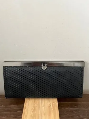 Carteira preta com divisórias