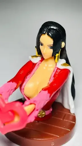 Gashapon One Piece Boa Hancock - miniatura altura 3 cm (miniatura original gachapon Japão)