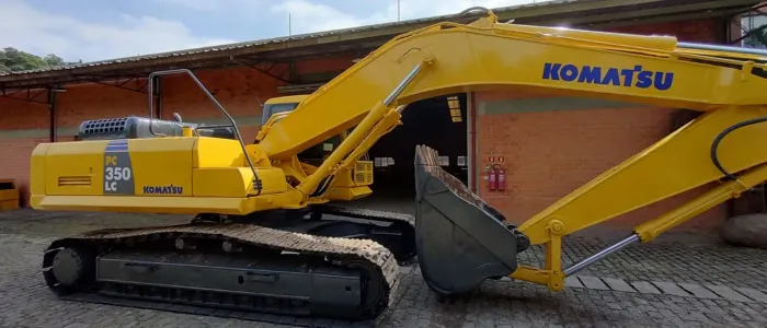 Escavadeira Komatsu PC350 LC ano 2008 com 13.000 horas, em SP