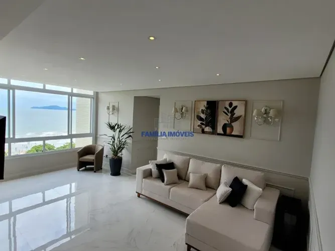 Apartamento à venda, 2 quartos com vista para o mar em Santos