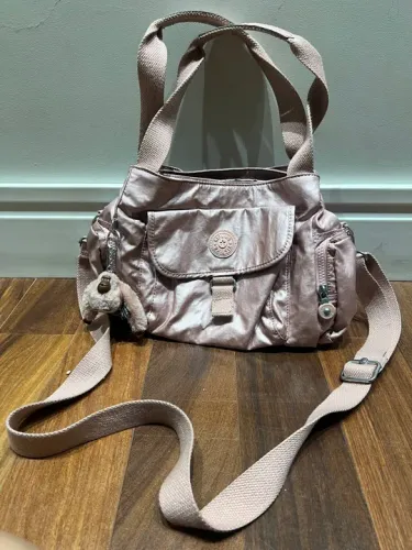 Bolsa rosa metalizada kipling