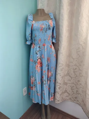 Vestido midi azul plissado 