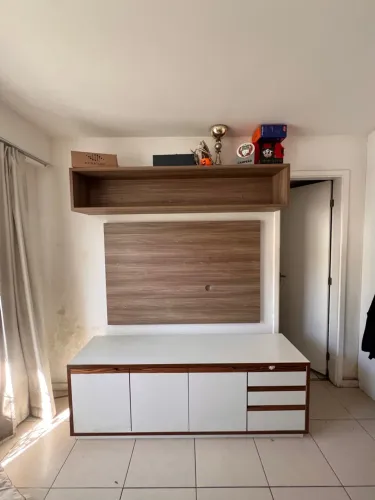 Painel e prateleira para TV Moderno