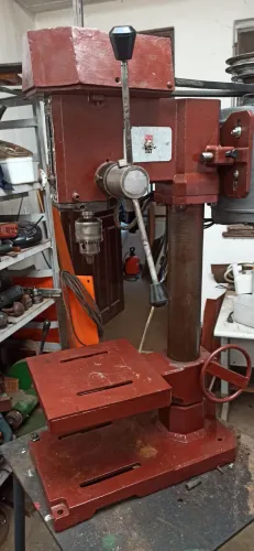 Furadeira de bancada industrial