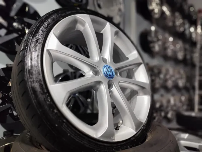 Rodas aro 17" G5 Vw+ Pneus 195/40 R17"- Aceito Cartão 