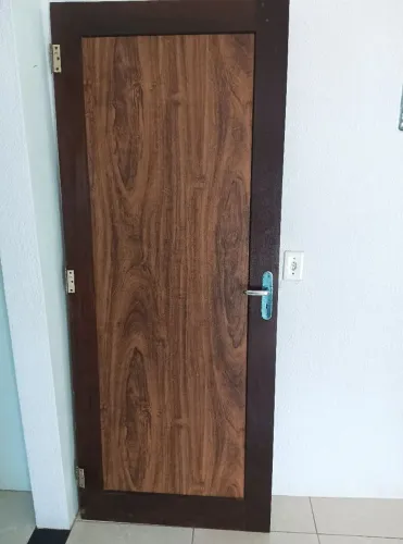 Porta de madeira itaúba em ótimo estado