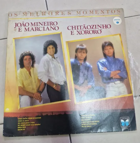 Disco de Vinil - Os Melhores Momentos - João Mineiro e Marciano / Chitãozinho e Xororó