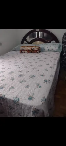 Cama Casal de Madeira com cabeceira e colchão juntos