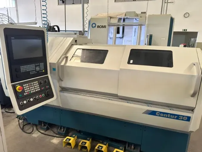 Torno CNC Romi Centur 30D ano 2024 hidráulico semi-novo!