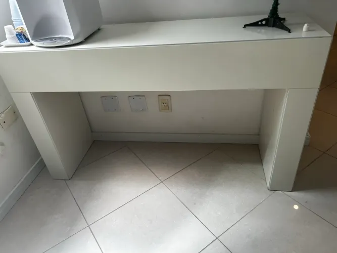 Aparador branco (leia a descrição)