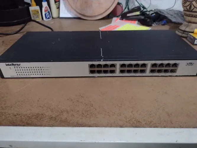 Switch Intelbras 24 portas SF2400QR