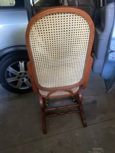 Cadeira em palhinha Thonet em Madeira maciça