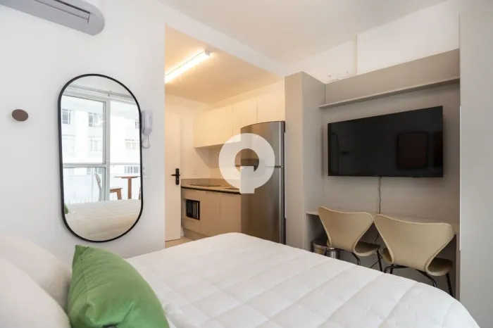 STUDIO À VENDA NO CENTRO, FUNCIONAL E BEM LOCALIZADO PARA MORAR OU INVESTIR