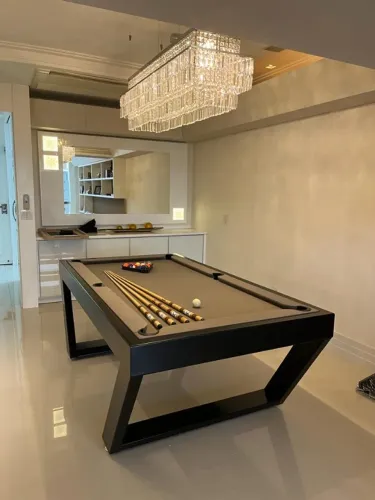 Mesa de Sinuca e jantar.