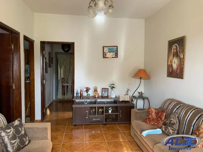 VENDE-SE Casa NO JARDIM CRISTO REI - MARÍLIA/SP