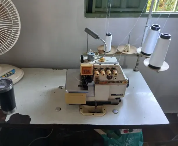 Máquina de Costura Interlok Siruba