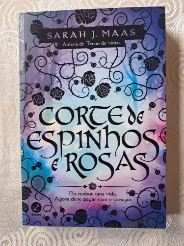 Corte de Espinhos e Rosas - Sarah J. Maas