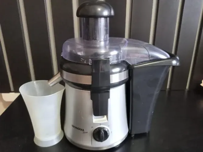 ESPREMEDOR DE FRUTAS MONDIAL 110V - SEMI-NOVO