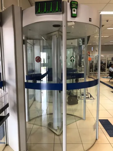 Porta Giratória com Detector de Metal