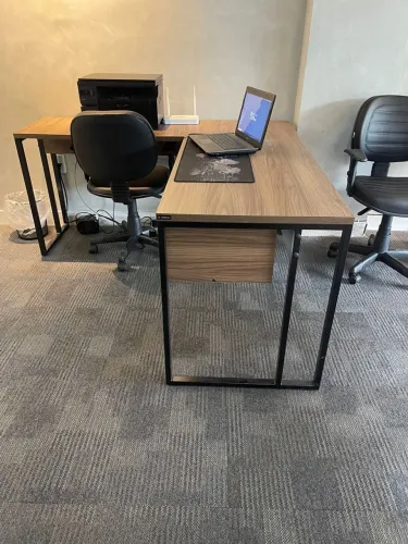 MESA INDUSTRIAL COM GAVETAS 1.50x1.50 - MÓVEIS PARA ESCRITÓRIO