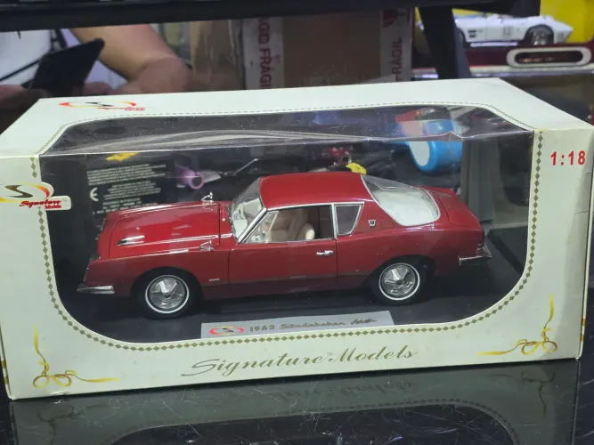 Miniatura 1:18 studbacker signature nova lacrada pintura lisa