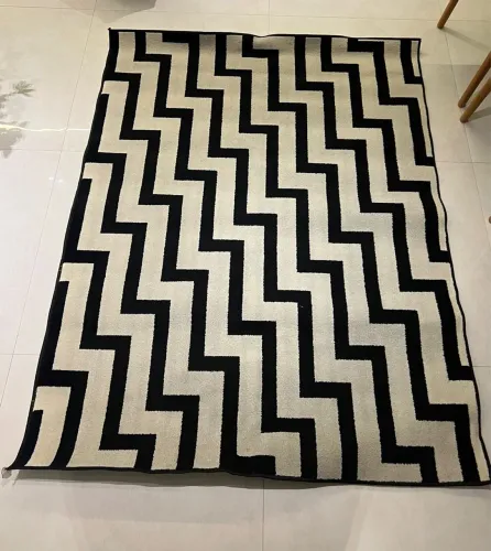 Tapete Linhas Preto e Branco