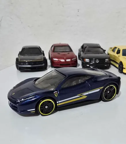 Vendo Hot Wheels - Ferrari 458 Italia