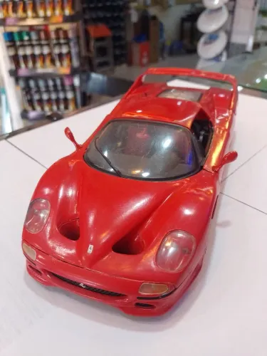 Miniatura Ferrari F50 Vermelha fechada