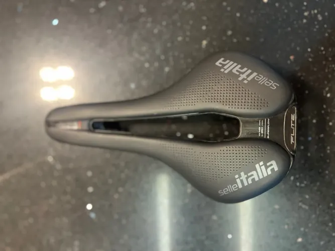 Selle Itália Carbon 