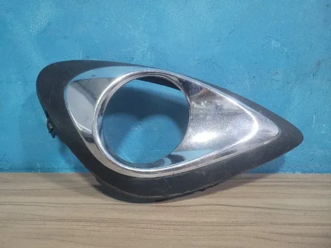 Moldura do Farol de Milha Direito Nissan March 2014 a 2019 Acab. Cromado62256 9LH5A