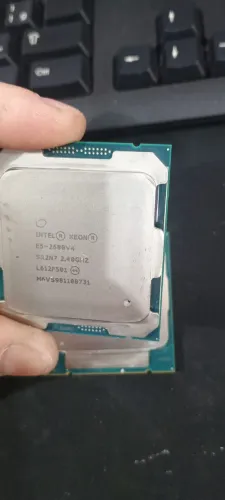 Processadores Xeon 2680v4 ou 2687W v3 