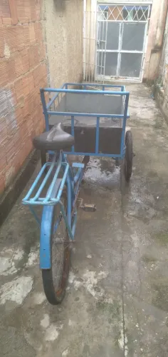 Vende_se este belo triciclo original de cargas.