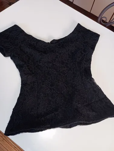 Blusa de renda preta elegante