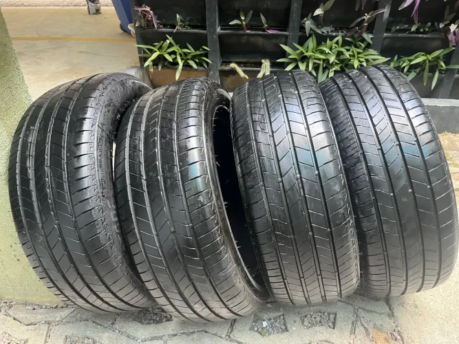 Pneu 235/55R17 Bridgestone Turanza T005 99V