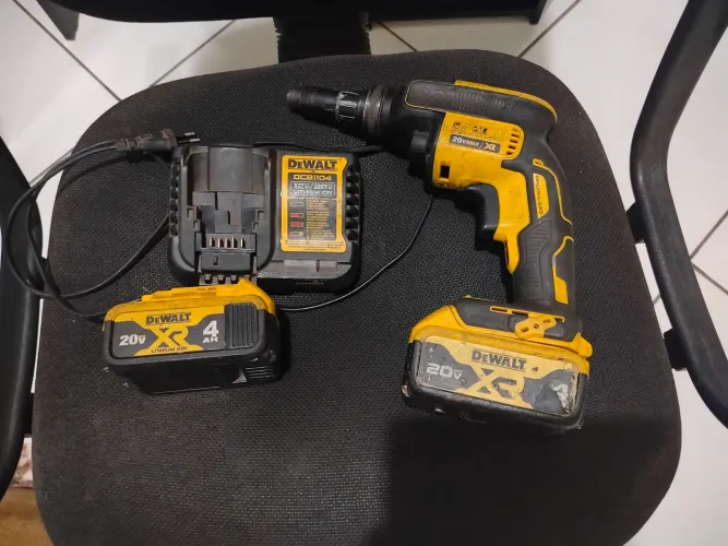 Parafusadeira drywal 20v XR com carregador e duas baterias