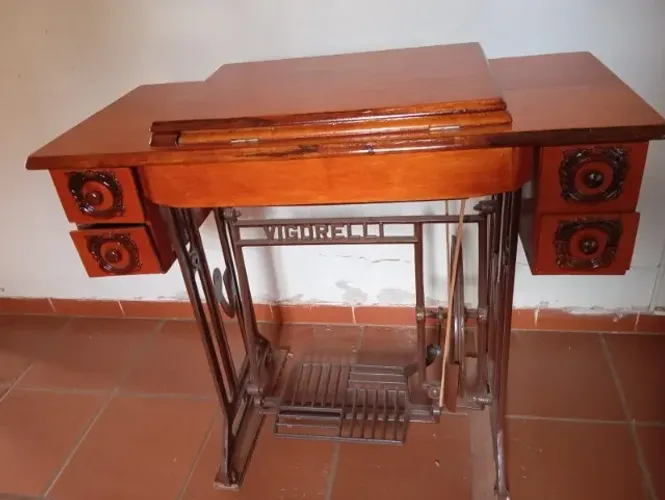 MÁQUINA DE COSTURA - VIGORELLI - SEMI NOVA