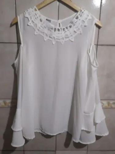 Blusa branca com renda feminina cerom