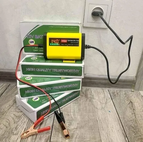 Carregador de Bateria Digital inteligente Carro e Moto<br>12V Digital - Novo