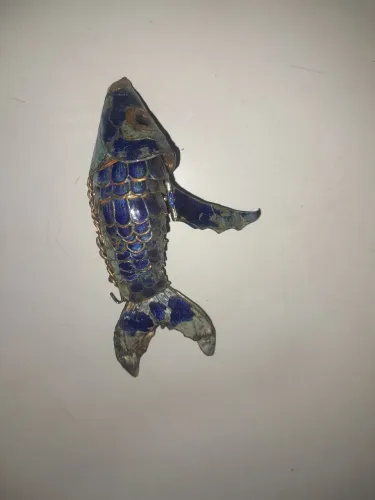 Peixe de metal artesanal azul cobalto antigo 