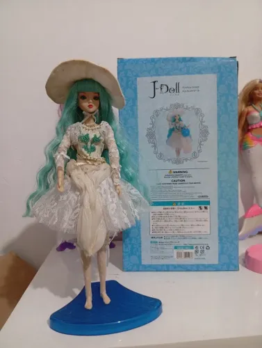 Boneca J-doll punka street