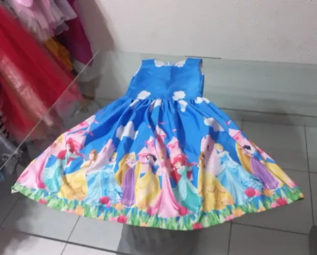 VESTIDOS DAS PRINCESAS, TAMANHO (P) E (G)
